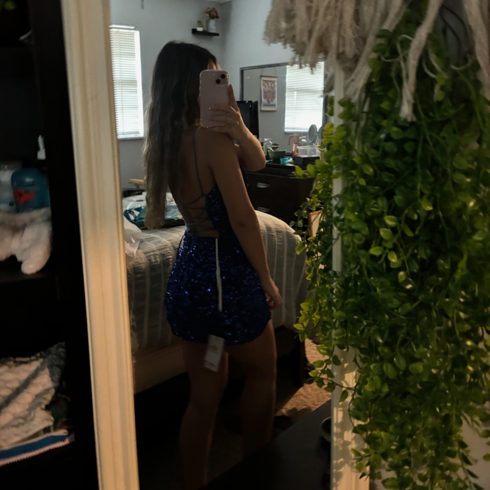 This is a royal blue homecoming dress. It’s from the company Berlinnova.